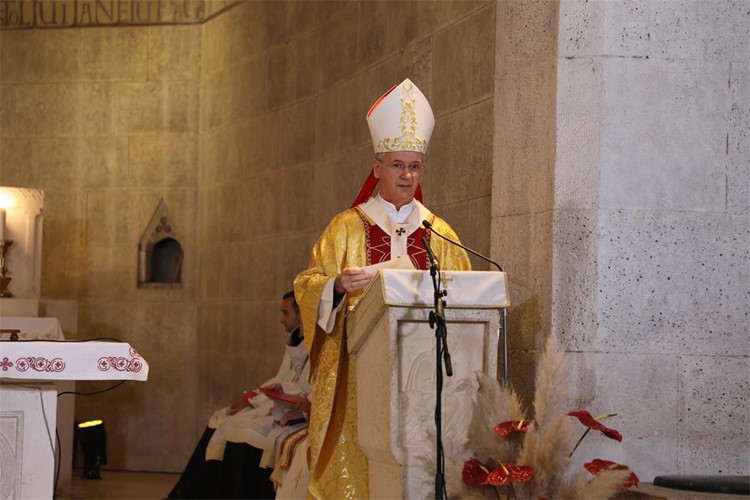 Nadbiskup Kutleša predvodio misno slavlje prigodom proslave Dana državnosti